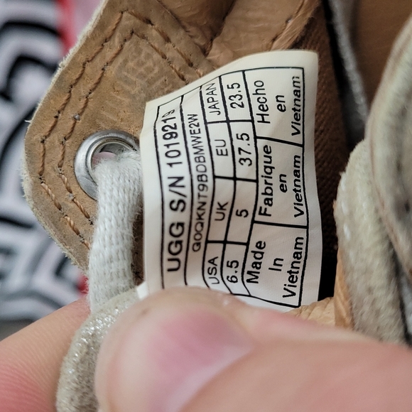 Womans size 6.5 shoe Ugg sneakers beige tan lace up - Picture 6 of 6